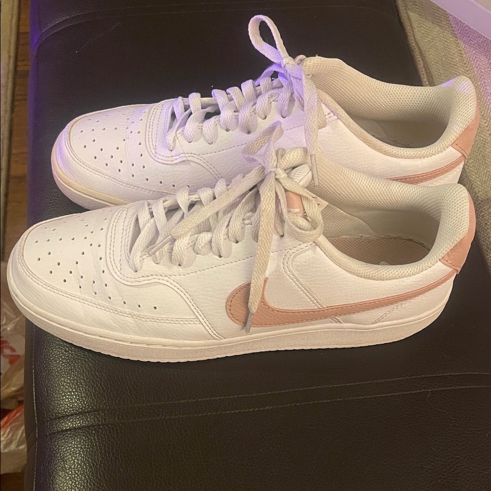 Nike Women's White and Pink Low-Top Sneakers